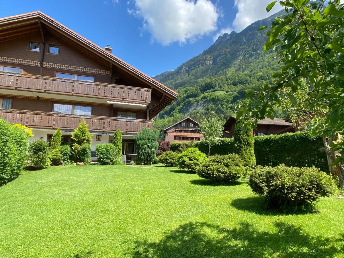 An Apartment In A Modern Swiss Chalet Iseltwald Kültér fotó